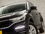 Volkswagen T-Roc 1.5 TSI Sport 150Pk Automaat (APPLE CARPLAY, GROOT NAVI, CLIMATE, GETINT GLAS, SPORTSTOELEN, ADAPTIVE CRUISE, PARKEERSENSOREN, NIEUWE APK, NIEUWSTAAT)