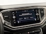 Volkswagen T-Roc 1.5 TSI Sport 150Pk Automaat (APPLE CARPLAY, GROOT NAVI, CLIMATE, GETINT GLAS, SPORTSTOELEN, ADAPTIVE CRUISE, PARKEERSENSOREN, NIEUWE APK, NIEUWSTAAT)