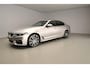 BMW 5-Serie Sedan 530e M-Sportpakket / Schuifdak / Comfort stoelen / Head-up / Park assist / Alu wielen 20 inch