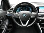 BMW 3-Serie Touring 330e Sportline Plug In Hybrid 293pk Dealer O.H PHEV | Camera | Apple Carplay | Lederen Sportstoelen Verwarmd | Harman Kardon | Black Optic | Navigatie | Sfeerverlichting | Virtual | DAB |