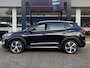 Hyundai Tucson 1.6 T-GDi Premium 4WD / Automaat / NL-Auto / 1e-Eigenaar / Vol-Leder / Stoel-/Stuurverwarming / Stoelverkoeling / Trekhaak / Keyless / LED / Cruise-Control / Climate-Control / Stoelverwarming-Achter / DAB Radio-Bluetooth / Navi / PDC V+A / Camera-Achter / 19'' LMV / All-Season / ENZ.