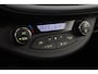 Toyota Yaris 1.5 Full Hybrid Dynamic | Origineel NL | Navigatie | Keyless | Parkeersensoren voor/achter | Cruise | Clima | Camera | 16 inch | Premium audio | Dakspoiler