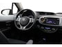 Toyota Yaris 1.5 Full Hybrid Dynamic | Origineel NL | Navigatie | Keyless | Parkeersensoren voor/achter | Cruise | Clima | Camera | 16 inch | Premium audio | Dakspoiler
