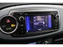 Toyota Yaris 1.5 Full Hybrid Dynamic | Origineel NL | Navigatie | Keyless | Parkeersensoren voor/achter | Cruise | Clima | Camera | 16 inch | Premium audio | Dakspoiler