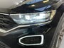 Volkswagen T-Roc 1.5 TSI R-Line / AUTOMAAT/ PANO/ 2x R-LINE/ PARK. SENSOREN + CAMERA/ LED/ DODE HOEK/ ADAPT. CRUISE/ NAV/ APP-CONNECT/ DIGITAL DASH./ DAB/ ELEK. ACHTERKLEP/ 19'' LMV