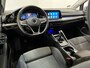 Volkswagen Golf 1.5 TSI Style / HARMAN KARDON/ ELEKTR. STOEL/ KEYLESS/ STOEL-STUUR VERWARM./ PARK. SENSOREN + CAMERA/ APP-CONNECT/ NAVI/ DIGITAL DASH/ ADAPT. CRUISE/ CLIMA