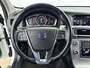 Volvo V60 T3 2.0 Polar+ | 17" | Parkeerverwarming | Stoel/stuurverwarming | Half Leder | Xenon | Navigatie | Parkeersensor Achter | Cruise control | Regensensor