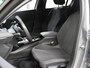 Peugeot e-208 Active Pack 50kWh 136PK | 1ste eigenaar | 3 FASE | AppleCarPlay/Android | AUTOMAAT | Armsteun | Parkeersensoren | Keyless | Navigatie | Climate Control | Cruise Control | Isofix |