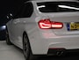 BMW 3-Serie 330e M Sport [SCHUIFKANTELDAK, HEAD-UP DISPLAY, CRUISE CONTROL, ACHTERUITRIJCAMERA, LED, PDC V+A, STOELVERWARMING, LANE ASSIST, AUTOMATISCHE AIRCO, NIEUWSTAAT]
