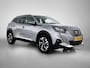 Peugeot e-2008 EV Allure Pack 50 kWh 136pk Automaat | 1ste Eigenaar | Accu SOH 93,9% | Navigatie | Climate Control | Cruise Control | Achteruitrijcamera | LED | 17" Lichtmetalen Velgen | Apple Carplay/Android Auto |