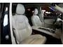 Volvo XC90 2.0 T8 Recharge AWD 287kW/390pk Aut8 Inscription Exclusive 7p LUCHTVERING + PANORAMADAK + PILOT ASSIST + STOELMASSAGE + HARMAN & KARDON + BLIS + STOELVERWARMING&-VENTILATIE + 360 CAMERA + KEYLESS + HEAD-UP + PARKSENSOREN + 21" LM-VELGEN!!