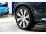Volvo XC90 2.0 T8 Recharge AWD 287kW/390pk Aut8 Inscription Exclusive 7p LUCHTVERING + PANORAMADAK + PILOT ASSIST + STOELMASSAGE + HARMAN & KARDON + BLIS + STOELVERWARMING&-VENTILATIE + 360 CAMERA + KEYLESS + HEAD-UP + PARKSENSOREN + 21" LM-VELGEN!!
