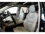 Volvo XC90 2.0 T8 Recharge AWD 287kW/390pk Aut8 Inscription Exclusive 7p LUCHTVERING + PANORAMADAK + PILOT ASSIST + STOELMASSAGE + HARMAN & KARDON + BLIS + STOELVERWARMING&-VENTILATIE + 360 CAMERA + KEYLESS + HEAD-UP + PARKSENSOREN + 21" LM-VELGEN!!
