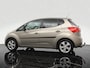 Kia Venga 1.4 CVVT World Cup Edition - Navigatie - Camera - Elektr. panoramadak - Climate control - Trekhaak - 12 maanden garantie