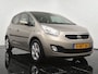 Kia Venga 1.4 CVVT World Cup Edition - Navigatie - Camera - Elektr. panoramadak - Climate control - Trekhaak - 12 maanden garantie
