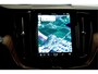 Volvo XC60 B4 155kW/211pk Aut8 MHEV Ultimate Bright PANORAMADAK + HARMAN/KARDON + STUURVERWARMING + BLIS + ADAPT.CRUISE + PILOT ASSIST + STOELVERWARMING&-VENTILATIE + LANE ASSIST + CAMERA + KEYLESS + HEAD-UP + PARKSENSOREN V&A + 20" LM-VELGEN!!