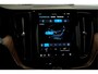Volvo XC60 B4 155kW/211pk Aut8 MHEV Ultimate Bright PANORAMADAK + HARMAN/KARDON + STUURVERWARMING + BLIS + ADAPT.CRUISE + PILOT ASSIST + STOELVERWARMING&-VENTILATIE + LANE ASSIST + CAMERA + KEYLESS + HEAD-UP + PARKSENSOREN V&A + 20" LM-VELGEN!!