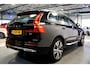 Volvo XC60 B4 155kW/211pk Aut8 MHEV Ultimate Bright PANORAMADAK + HARMAN/KARDON + STUURVERWARMING + BLIS + ADAPT.CRUISE + PILOT ASSIST + STOELVERWARMING&-VENTILATIE + LANE ASSIST + CAMERA + KEYLESS + HEAD-UP + PARKSENSOREN V&A + 20" LM-VELGEN!!