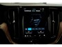 Volvo XC60 B4 155kW/211pk Aut8 MHEV Ultimate Bright PANORAMADAK + HARMAN/KARDON + STUURVERWARMING + BLIS + ADAPT.CRUISE + PILOT ASSIST + STOELVERWARMING&-VENTILATIE + LANE ASSIST + CAMERA + KEYLESS + HEAD-UP + PARKSENSOREN V&A + 20" LM-VELGEN!!