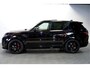Land Rover Range Rover Sport 5.0 V8 SC SVR 423kW/575pk Aut8 Carbon Edition PANORAMADAK + CARBON IN-&EXTERIEUR + PERFORMANCE STOELEN + MERIDIAN AUDIO + ADAPT.CRUISE + EL.TREKHAAK + CAMERA + STOELVERWARMING&-KOELING + KEYLESS + PARKSENSOREN + 22" LM-VELGEN!!