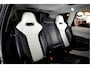 Land Rover Range Rover Sport 5.0 V8 SC SVR 423kW/575pk Aut8 Carbon Edition PANORAMADAK + CARBON IN-&EXTERIEUR + PERFORMANCE STOELEN + MERIDIAN AUDIO + ADAPT.CRUISE + EL.TREKHAAK + CAMERA + STOELVERWARMING&-KOELING + KEYLESS + PARKSENSOREN + 22" LM-VELGEN!!