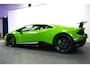 Lamborghini Huracan Lamborghini Huracán 5.2 V10 LP640-4 Performante 471kW/640pk DCT7 CARBON BUCKET SEATS + NAVIGATIE + LIFT + KERAMISCHE REMMEN + CENTRE LOCKS + FORGED CARBON INTERIEUR + ACHTERSPOILER + ALA + ALCANTARA + LED VERLICHTING + CAMERA + 20" LM-VELGEN!!