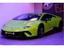 Lamborghini Huracan Lamborghini Huracán 5.2 V10 LP640-4 Performante 471kW/640pk DCT7 CARBON BUCKET SEATS + NAVIGATIE + LIFT + KERAMISCHE REMMEN + CENTRE LOCKS + FORGED CARBON INTERIEUR + ACHTERSPOILER + ALA + ALCANTARA + LED VERLICHTING + CAMERA + 20" LM-VELGEN!!
