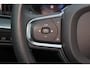 Volvo XC60 T6 Recharge AWD Core Bright - Panorama/schuifdak - IntelliSafe Assist - Harman/Kardon audio - Adaptieve LED koplampen - Parkeercamera achter - Verwarmde voorstoelen & stuur - Parkeersensoren voor & achter - Draadloze tel. lader - Extra getint glas - Elektr. inklapbare trekhaak - 18' LMV