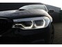 BMW 5-Serie Touring 530i High Executive M-sport | Incl. 12 maanden garantie | Panoramadak | Dodehoek detectie | Geheugenstoelen |  Parkeercamera | Standkachel | Head-up display | Elektrisch uitklapbare trekhaak | Stoelverwarming | Draadloze telefoonlader | Luxe lederen bekleding |
