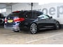 BMW 5-Serie Touring 530i High Executive M-sport | Incl. 12 maanden garantie | 100% onderhouden | Memory-seats | Parkeercamera | Standkachel | Head-up display | Elektrisch uitklapbare trekhaak | Stoelverwarming | Climate control |