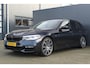 BMW 5-Serie Touring 530i High Executive M-sport | Incl. 12 maanden garantie | Panoramadak | Dodehoek detectie | Geheugenstoelen |  Parkeercamera | Standkachel | Head-up display | Elektrisch uitklapbare trekhaak | Stoelverwarming | Draadloze telefoonlader | Luxe lederen bekleding |