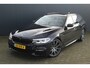 BMW 5-Serie Touring 530i High Executive M-sport | Incl. 12 maanden garantie | Panoramadak | Dodehoek detectie | Geheugenstoelen |  Parkeercamera | Standkachel | Head-up display | Elektrisch uitklapbare trekhaak | Stoelverwarming | Draadloze telefoonlader | Luxe lederen bekleding |