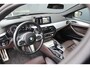 BMW 5-Serie Touring 530i High Executive M-sport | Incl. 12 maanden garantie | Panoramadak | Dodehoek detectie | Geheugenstoelen |  Parkeercamera | Standkachel | Head-up display | Elektrisch uitklapbare trekhaak | Stoelverwarming | Draadloze telefoonlader | Luxe lederen bekleding |