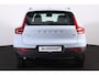 Volvo XC40 B4 Plus Dark - IntelliSafe Assist & Surround - Harman/Kardon audio - Parkeercamera achter - Verwarmde voorstoelen & stuur - Parkeersensoren voor & achter - Elektr. bedienb. voorstoelen met geheugen links - Draadloze tel. lader - Elektr. inklapbare trekhaak - 19' LMV