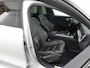 Volvo V60 2.0 B5 R-Design | Panoramadak | Harman/Kardon | Ele.verstelbare stoelen + geheugen | Navigatie | Trekhaak | HUD | Camera | Stoel/Stuurverwarming | Apple CarPlay/Android Auto | Adaptieve Cruise Control | Ele. kofferdeksel |