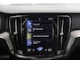 Volvo V60 2.0 B5 R-Design | Panoramadak | Harman/Kardon | Ele.verstelbare stoelen + geheugen | Navigatie | Trekhaak | HUD | Camera | Stoel/Stuurverwarming | Apple CarPlay/Android Auto | Adaptieve Cruise Control | Ele. kofferdeksel |