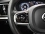 Volvo V60 2.0 B5 R-Design | Panoramadak | Harman/Kardon | Ele.verstelbare stoelen + geheugen | Navigatie | Trekhaak | HUD | Camera | Stoel/Stuurverwarming | Apple CarPlay/Android Auto | Adaptieve Cruise Control | Ele. kofferdeksel |