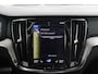 Volvo V60 2.0 B5 R-Design | Panoramadak | Harman/Kardon | Ele.verstelbare stoelen + geheugen | Navigatie | Trekhaak | HUD | Camera | Stoel/Stuurverwarming | Apple CarPlay/Android Auto | Adaptieve Cruise Control | Ele. kofferdeksel |