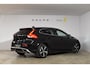 Volvo V40 T4 190PK Business Sport R-Design / Navigatie / Trekhaak / Leren bekleding / Stoelverwarming / Parkeersensoren v+a / Panoramadak / Achteruitrijcamera / Privacy Glass