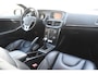 Volvo V40 T4 190PK Business Sport R-Design / Navigatie / Trekhaak / Leren bekleding / Stoelverwarming / Parkeersensoren v+a / Panoramadak / Achteruitrijcamera / Privacy Glass