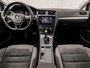 Volkswagen Golf 1.0 TSI Highline Sportline Automaat (APPLE CARPLAY, GROOT NAVI, STOELVERWARMING, GETINT GLAS, ALCANTARA, ADAPTIVE CRUISE, SPORTSTOELEN, LM VELGEN, PARKEERSENSOREN, NIEUWSTAAT)