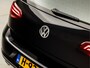 Volkswagen Golf 1.0 TSI Highline Sportline Automaat (APPLE CARPLAY, GROOT NAVI, STOELVERWARMING, GETINT GLAS, ALCANTARA, ADAPTIVE CRUISE, SPORTSTOELEN, LM VELGEN, PARKEERSENSOREN, NIEUWSTAAT)