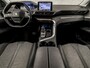 Peugeot 3008 1.2 PureTech Sport Automaat (APPLE CARPLAY, GROOT NAVI, LEDER, STOELVERWARMING, SPORTSTOELEN, LED KOPLAMPEN, CRUISE, KEYLESS, NIEUWSTAAT)