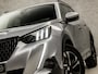 Peugeot 2008 1.2 PureTech GT-Line Automaat (APPLE CARPLAY, GROOT NAVI, 360 CAMERA, ZWART HEMEL, SPORTSTOELEN, LEDER, CRUISE, GETINT GLAS, NIEUWSTAAT)
