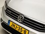 Volkswagen Passat Alltrack 2.0 TSI 4 Motion 221Pk Automaat (APPLE CARPLAY, NAVIGATIE, CLIMATE, STUUR/STOELVERWARMING, SPORTSTOELEN, CAMERA, ADAPTIVE CRUISE, TREKHAAK, NIEUWSTAAT)