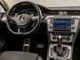 Volkswagen Passat Alltrack 2.0 TSI 4 Motion 221Pk Automaat (APPLE CARPLAY, NAVIGATIE, CLIMATE, STUUR/STOELVERWARMING, SPORTSTOELEN, CAMERA, ADAPTIVE CRUISE, TREKHAAK, NIEUWSTAAT)