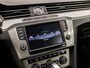 Volkswagen Passat Alltrack 2.0 TSI 4 Motion 221Pk Automaat (APPLE CARPLAY, NAVIGATIE, CLIMATE, STUUR/STOELVERWARMING, SPORTSTOELEN, CAMERA, ADAPTIVE CRUISE, TREKHAAK, NIEUWSTAAT)