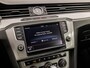 Volkswagen Passat Alltrack 2.0 TSI 4 Motion 221Pk Automaat (APPLE CARPLAY, NAVIGATIE, CLIMATE, STUUR/STOELVERWARMING, SPORTSTOELEN, CAMERA, ADAPTIVE CRUISE, TREKHAAK, NIEUWSTAAT)