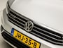 Volkswagen Passat Alltrack 2.0 TSI Alltrack 4 Motion 221Pk Automaat (APPLE CARPLAY, NAVIGATIE, CLIMATE, STUUR/STOELVERWARMING, SPORTSTOELEN, CAMERA, ADAPTIVE CRUISE, TREKHAAK, NIEUWSTAAT)