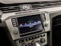 Volkswagen Passat Alltrack 2.0 TSI Alltrack 4 Motion 221Pk Automaat (APPLE CARPLAY, NAVIGATIE, CLIMATE, STUUR/STOELVERWARMING, SPORTSTOELEN, CAMERA, ADAPTIVE CRUISE, TREKHAAK, NIEUWSTAAT)